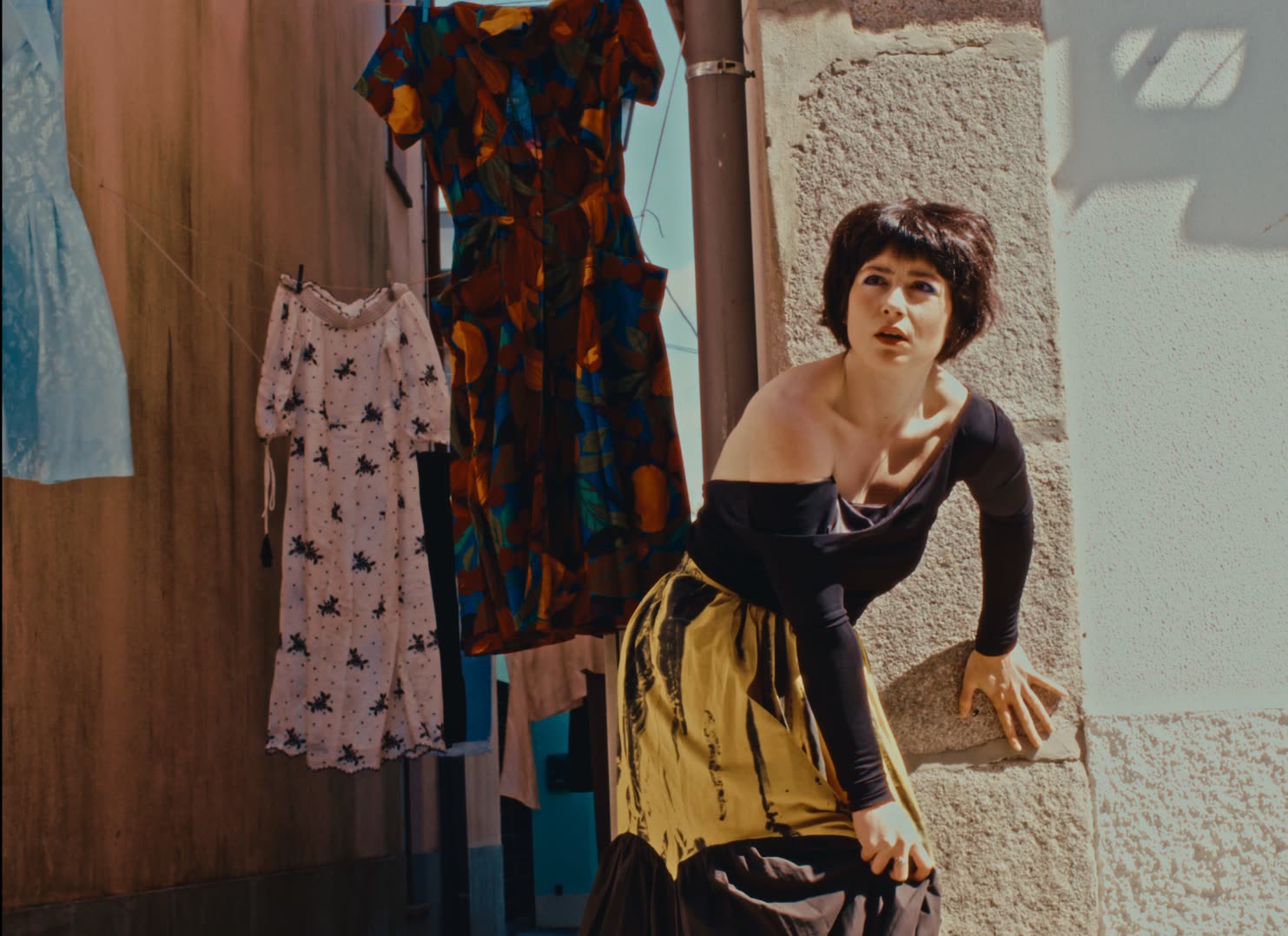 Close-up of a patterned dress hanging on a line, Em Quanto Espero